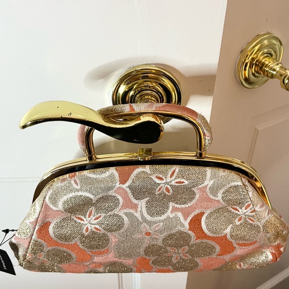 🌺 Banana Republic Silk Salmon Colored Satin Clutch - Picture 4 of 11